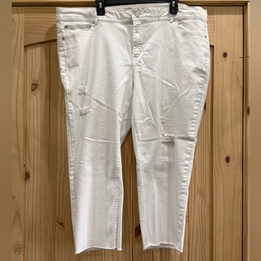 White Distressed Women’s Capris
